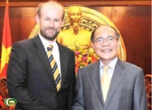 Chủ tịch Quốc hội Nguyễn Sinh Hùng tiếp Đại sứ Ôxtrâylia Ngài Allaster Cox đến chào từ biệt, kết thúc nhiệm kỳ công tác tại Việt Nam.