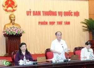 Chủ tịch Quốc hội Nguyễn Sinh Hùng chủ trì và phát biểu khai mạc Phiên họp thứ tám.  