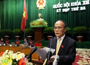 Chủ tịch Quốc hội Nguyễn Sinh Hùng đọc diễn văn bế mạc.  
