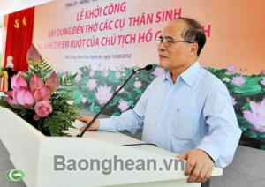 Chủ tịch Quốc hội Nguyễn Sinh Hùng phát biểu tại lễ khởi công  